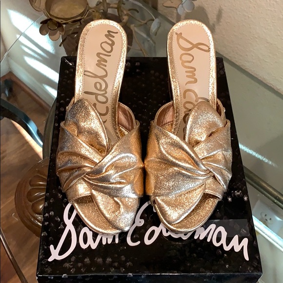 Sam Edelman Shoes - Sam Edelman rose gold block heel, faux knot.